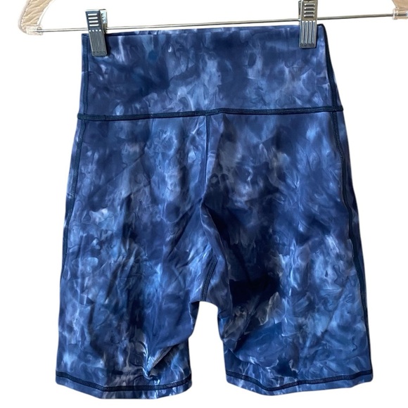 NWOT Gymshark Navy Blue Tie Dye Workout Bike Shorts - Picture 2 of 4